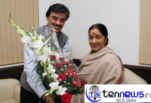 Ajay Kumar Malhotra receives huge support in Greater Kailash  Smt. Sushma Swaraj gives her blessings