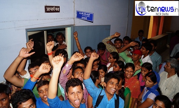 29 noida (S)67 degree clg protest,