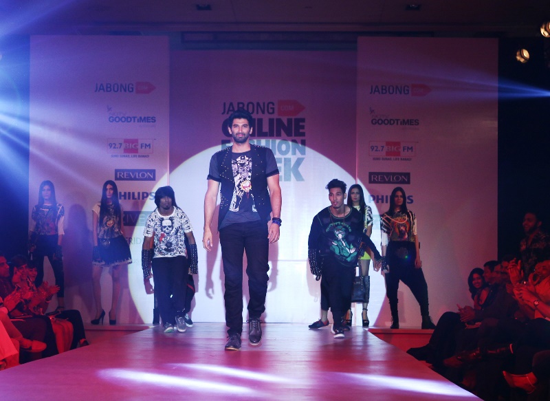Aditya Roy Kapur (Centre), showstopper for Nitin Bal Chauhan at Jabong Online Fashion Week 