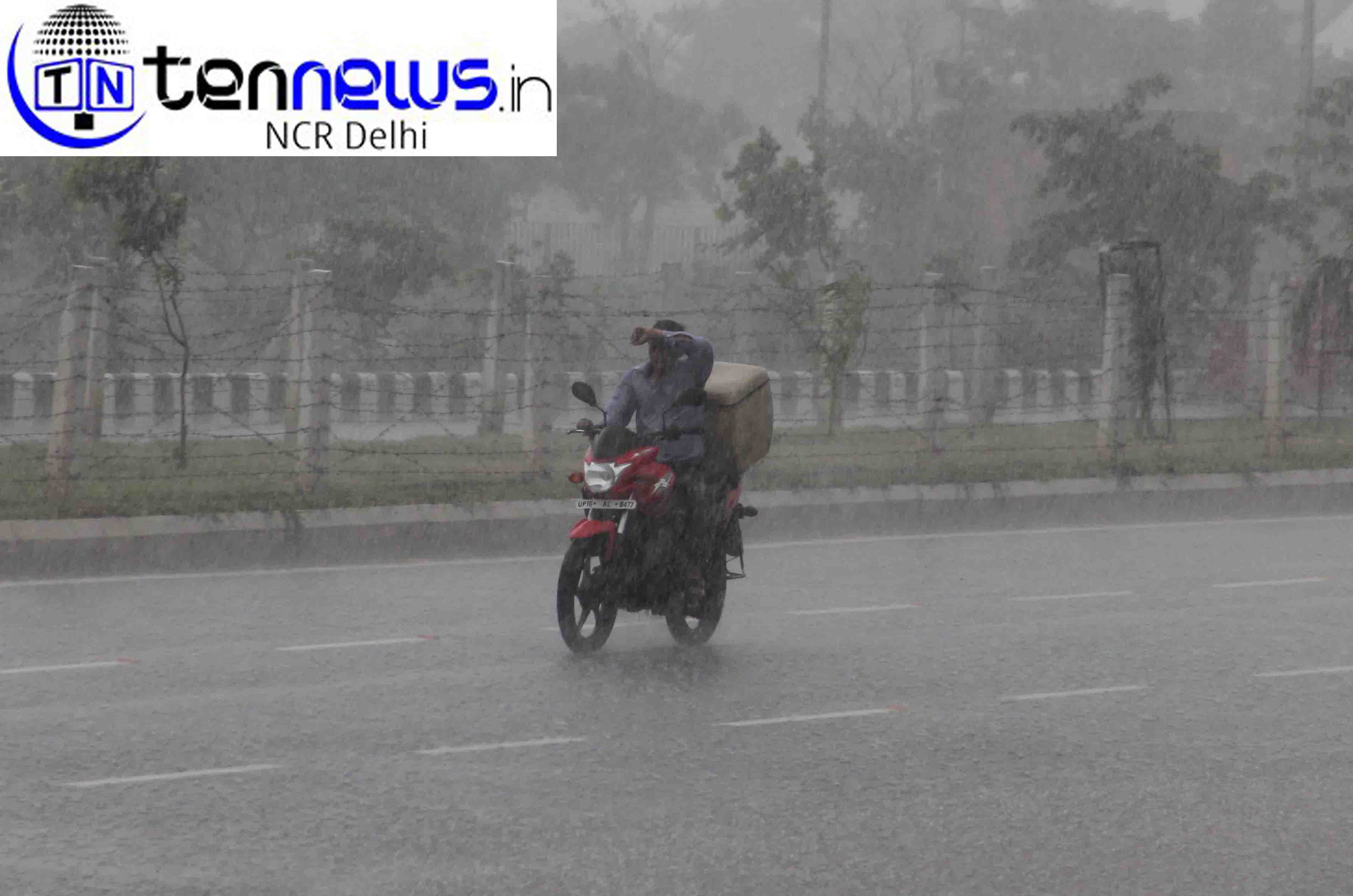 MANSOON RAIN MARKED IT’S ATTENDANCE IN GREATER NOIDA , ROADS, DRAINS OVER FLOWED