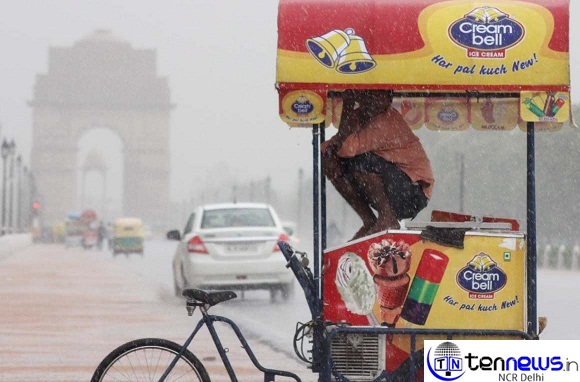 weather india gate rainphoto sp rana