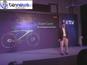 LETV - THE NEW LAUNCH SHOWCASES LE 3D HELMET.LE ME BLUETOOTH HEADPHONES FIRST TIMEIN INDIA.