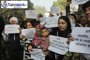 hundreds of small shopowner protestesting at Venkaiah Naidu residence