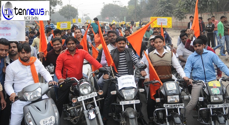 polythine band karne ko lekar sec 25a adobe choraha se bike rally nikaalte hindu yuva vahini ke karykarta1