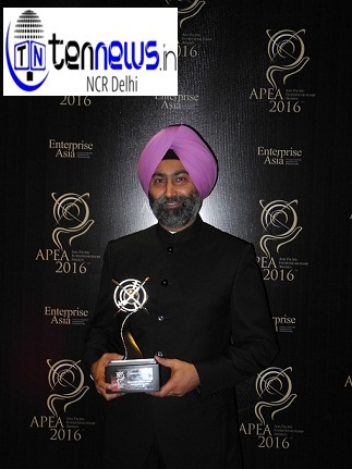 Mr Malvinder Mohan Singh with the APEA Entrepreneur of the Year Award