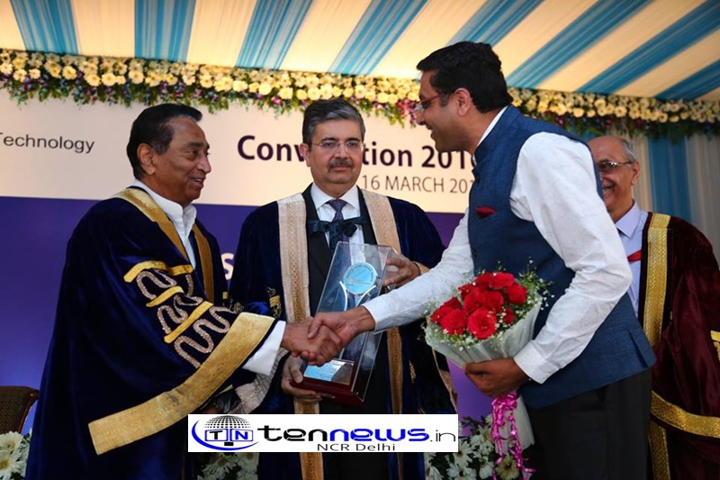 UDAY KOTAK AND MR KAMAL NATH ADRRESING MR SUBIL KATARIA AS DISTINGUISHED ALUMNI