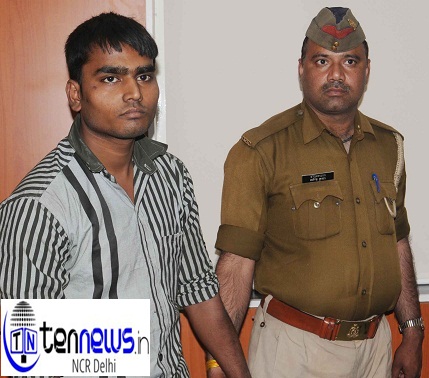 expressway police dwara chori ke arop me giraftaar gharelu noukar1