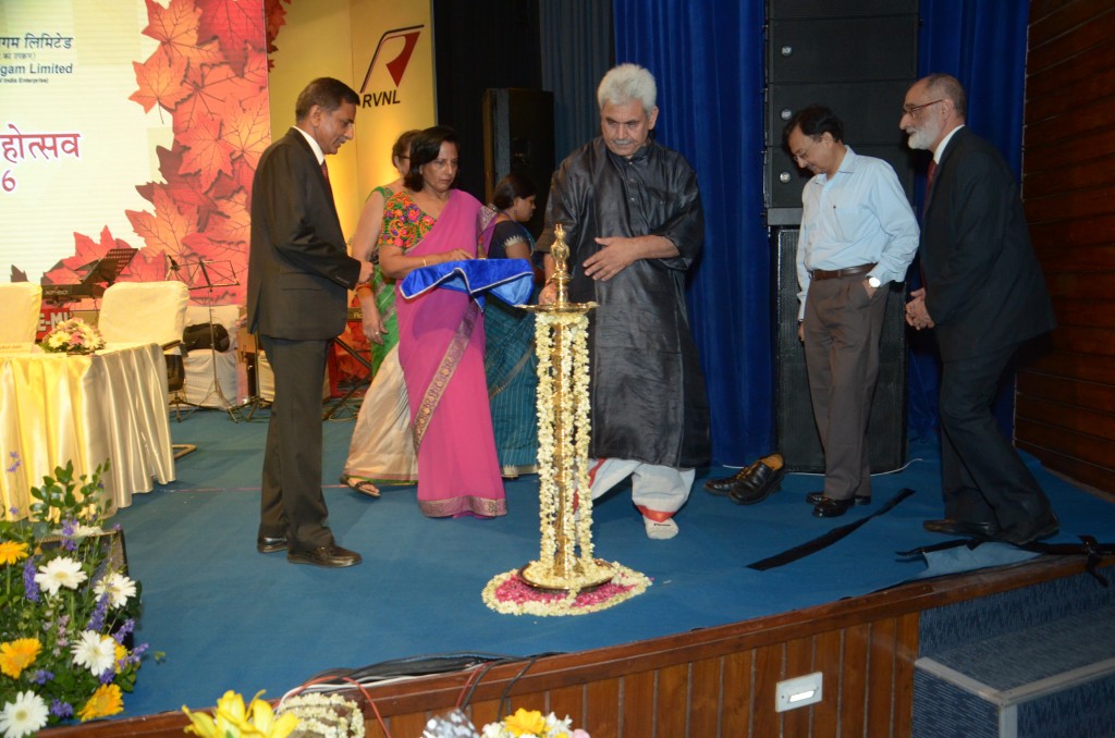 Shri Manoj Sinha, Hon’ble Minister of State for Railways lightning the lamp