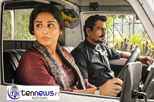 Vidya Balan driving in Te3n with Nawazuddin