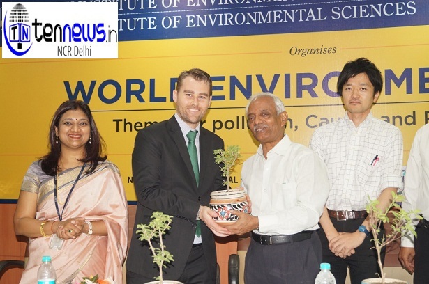 Dr David S Boxer felicitated by Dr W Selvamurthy