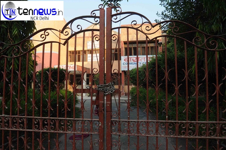 noida pradhikaran ne sec 12 ke baratghar me lagaaya taala2