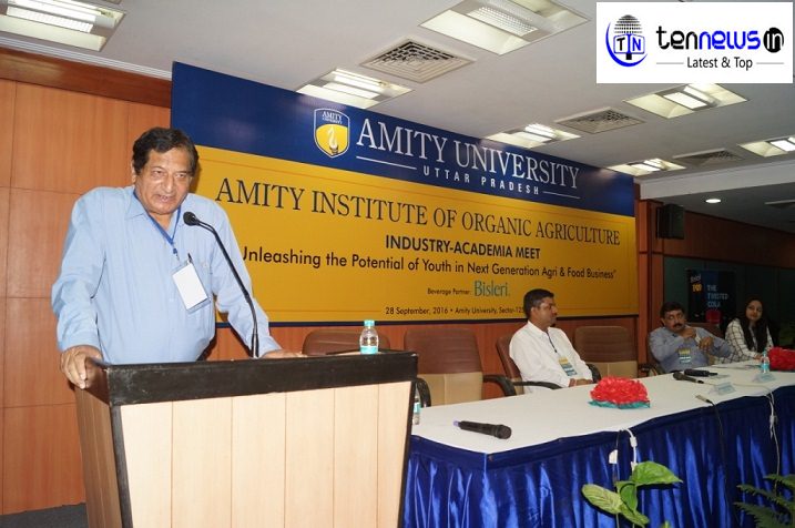 mr-kamal-kuamr-sharing-his-view-with-the-students