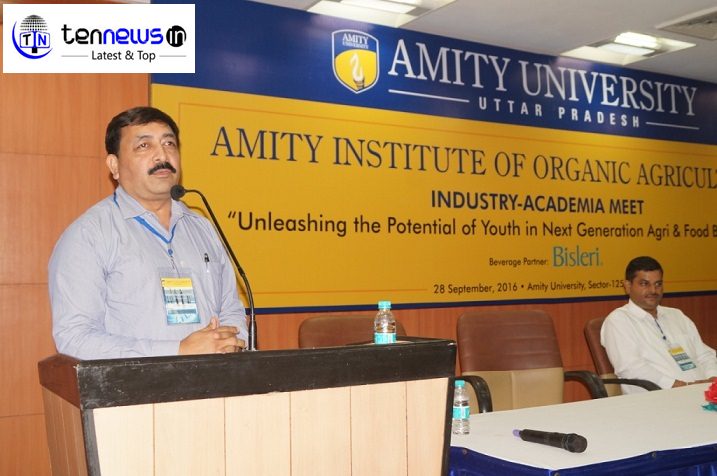 mr-rakesh-bishit-gm-north-willowood-crop-science-pvt-ltd-addressing-the-students-on-the-topic