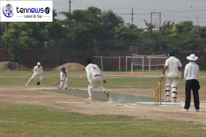 students-of-abs-and-agbs-noida-playing-the-match