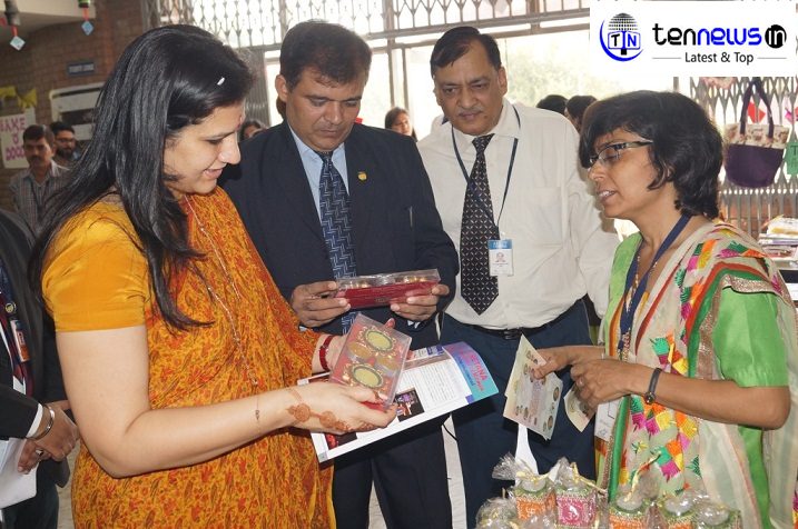 ms-pooja-chauhan-viewing-diaplayed-items
