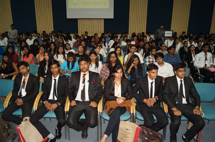 students-participants-accross-india-attending-hindi-moot-court-2016