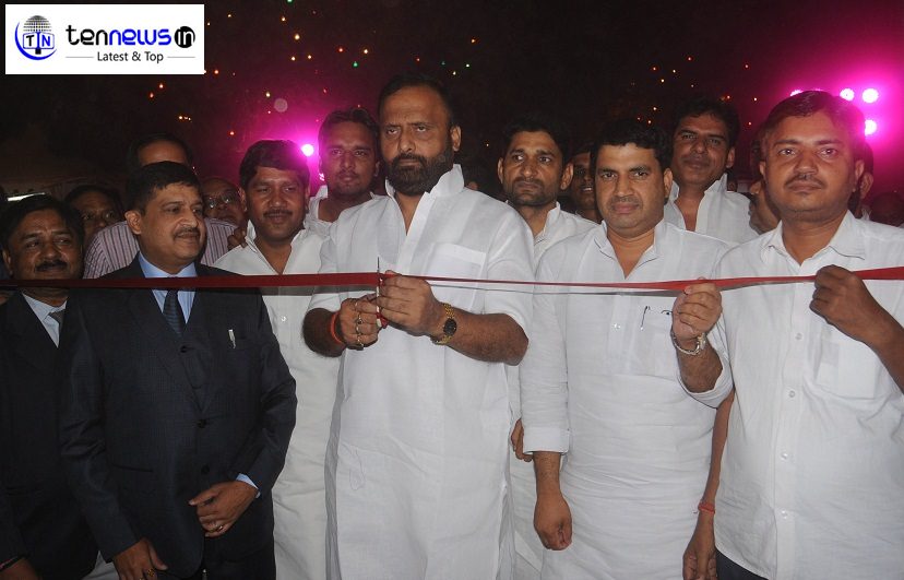 noida-stadium-me-lage-shilpotsav-mele-ka-udghatan-karte-prayatan-minister-up-omprakash-singh1