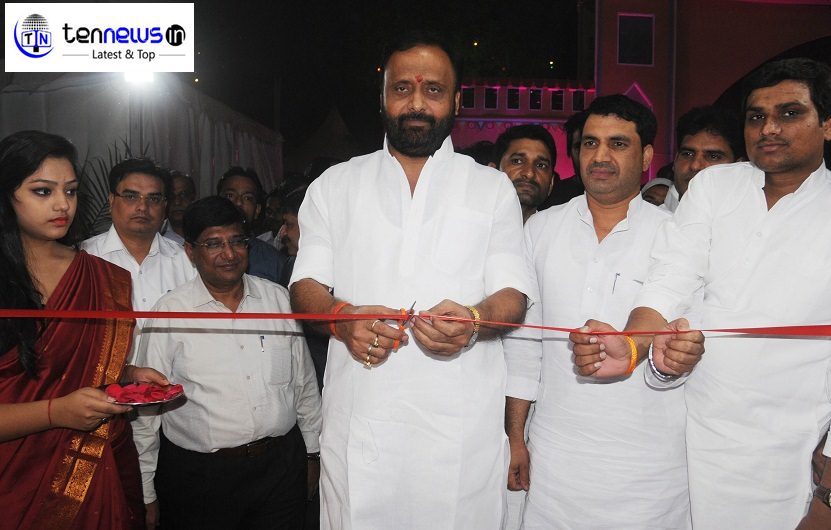 noida-stadium-me-lage-shilpotsav-mele-me-noida-stall-ka-udghatan-karte-prayatan-minister-up-omprakash-singh1