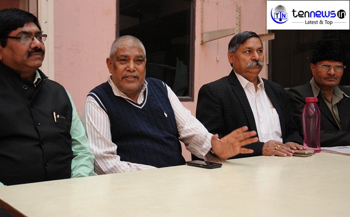 noida-sec15-noida-lok-manch-ke-press-varta-me-bolte-mahesh-sacsana1