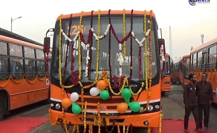 CM Kejriwal flags off first set of 2000 cluster buses after making the bus ride free for women and girls!