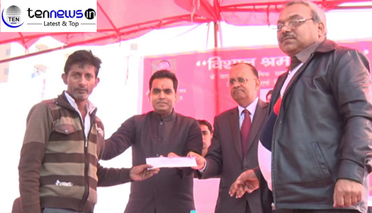 "Shramik Mahapanchayat" Organized in Noida, MLA-DM appreciate awareness efforts