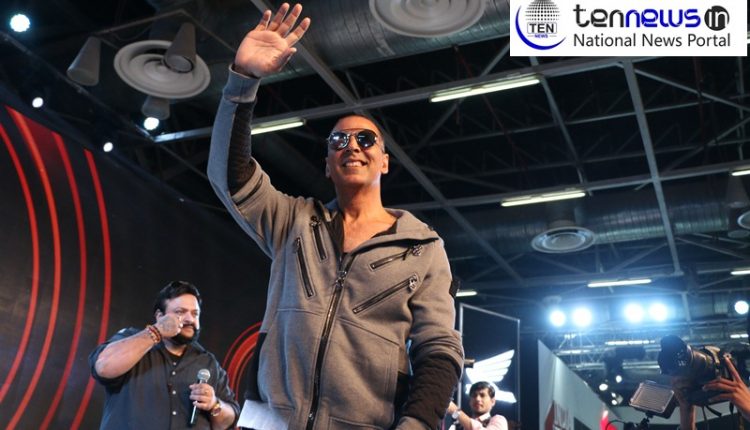 Action Hero Akshay Kumar charms admirers at Auto Expo 2018