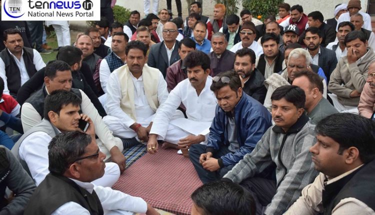 Actor Rajpal Yadav visits Noida Shootout Victim Jitendra in Hospital