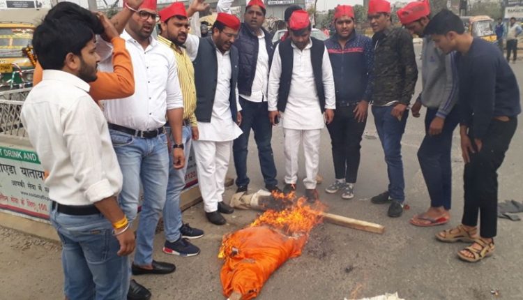 Noida Cop Shoots Gym Trainer: Samajwadi Party Threatens Noida Bandh | Noida Fake Encounter