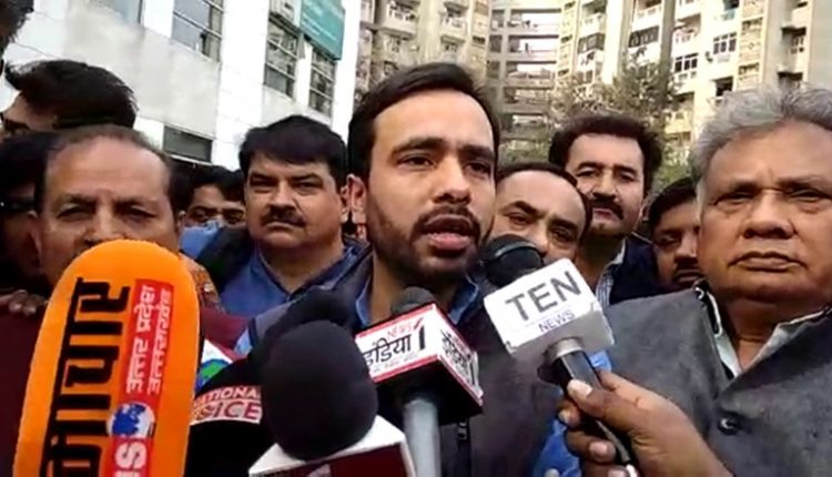 RLD VP Jayant Chaudhary visits Noida hospital to meet victim, questions police version of shootout!