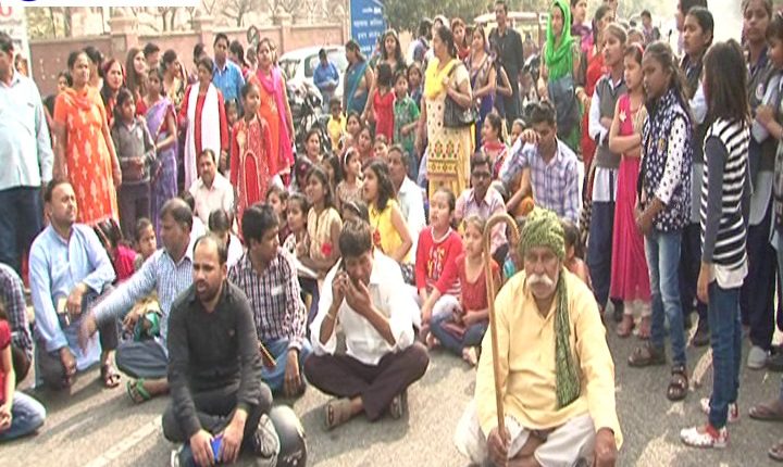 Parents protest in Noida against fee hike