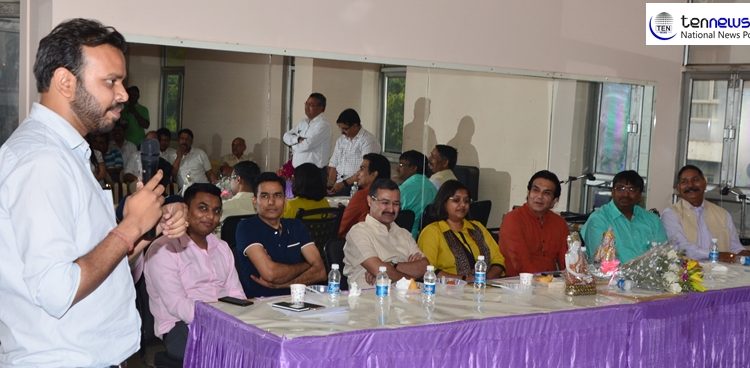 Noida People Express Gratitude Towards Outgoing DIG Love Kumar at his farewell