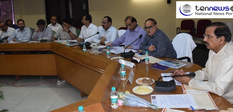 Union Minister Dr. Mahesh Sharma Takes Stock of Development work with Noida Authority officials