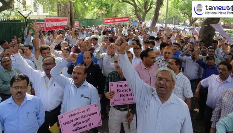 CPWD engineers hold protest outside Nirman Vihar, demand filling of vacant posts & implementation of pay commission
