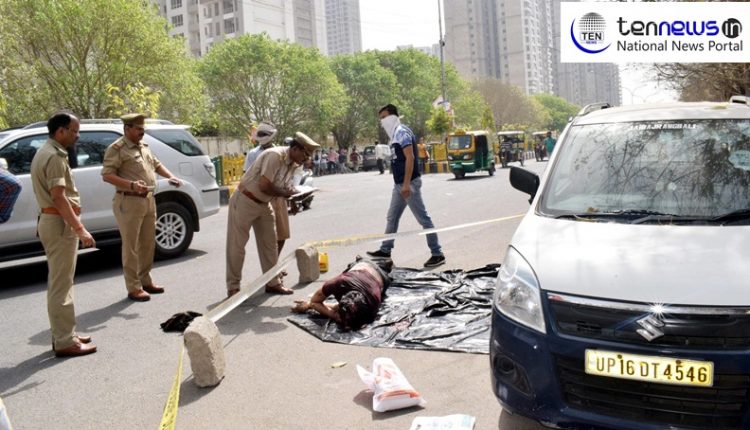 Decomposed dead body of men inside cab creates commotion in Noida, Police investigating case