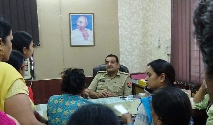Noida Sector 46 condemn police in-action in robbery case!