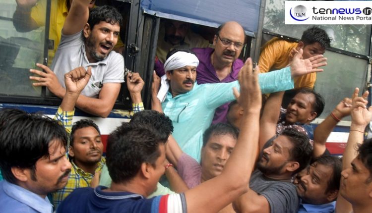 Manoj Tiwari leads protest march to CM Arvind Kejriwal Residence