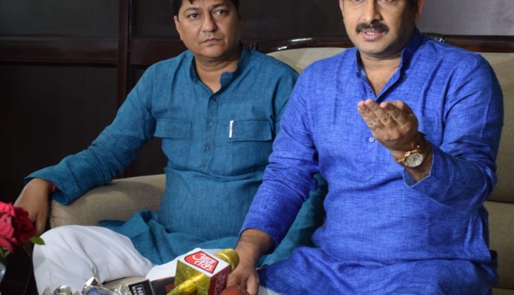 Manoj Tiwari clarifies breaking of house seal, SC sends notice to appear on 25 Sep