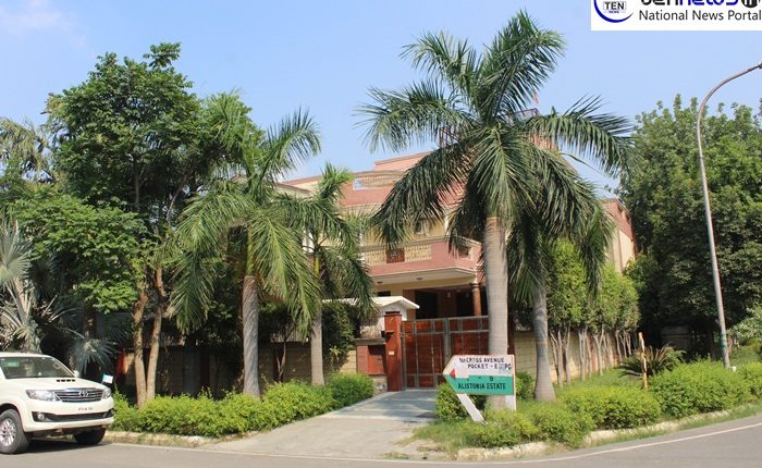 Ex GM Greater Noida Authority house raided by Income tax department |visuals