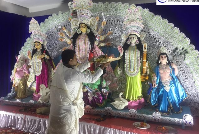 Photo Highlights of Durga Puja – Sasthi Puja at Greater Noida Kali Bari