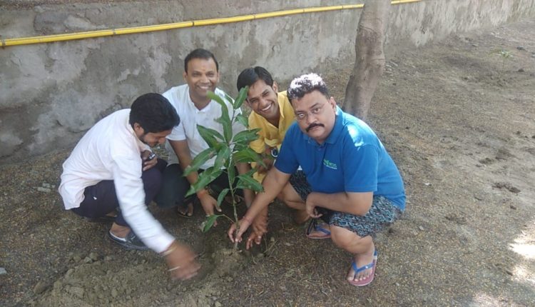 Noida Authority CEO Alok Tandon inaugurates Compost Machine at Sector 93 Super MIG apartments
