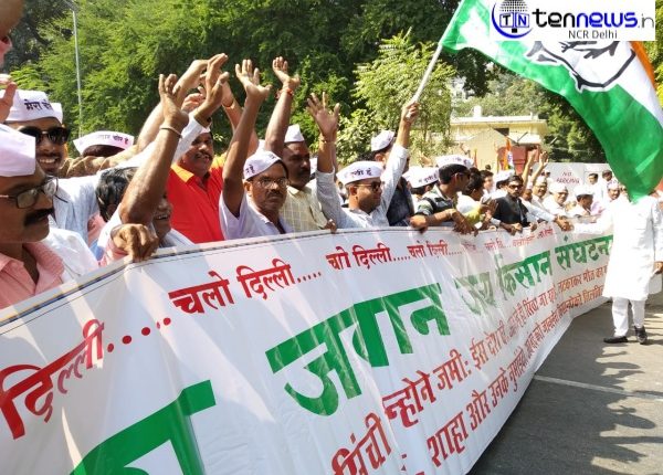 Backed by Congress, farmers from Maharashtra stage protest against increasing farmer suicides