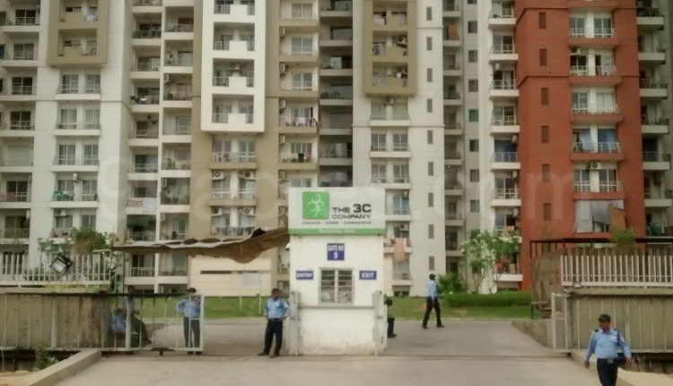 बकाया राशि जमा न करने पर जिला प्रसाशन ने की बड़ी कार्यवाही , नोएडा में 3सी बिल्डर के प्लाट किए जब्त