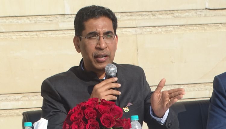 ग्रेटर नोएडा प्राधिकरण में किया गया ध्वजारोहण, स्कूली छात्राओं की सांस्कृतिक प्रस्तुति ने बाँधा समां