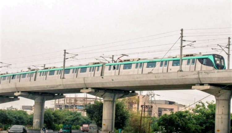 एक्वा लाइन मेट्रो के स्टेशनों पर लगाईं जाएगी टिकट वेंडिंग मशीन