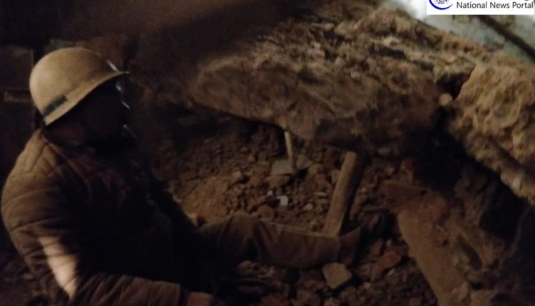 Old building collapsed in Noida | A child died on the spot | Police Handling the situation