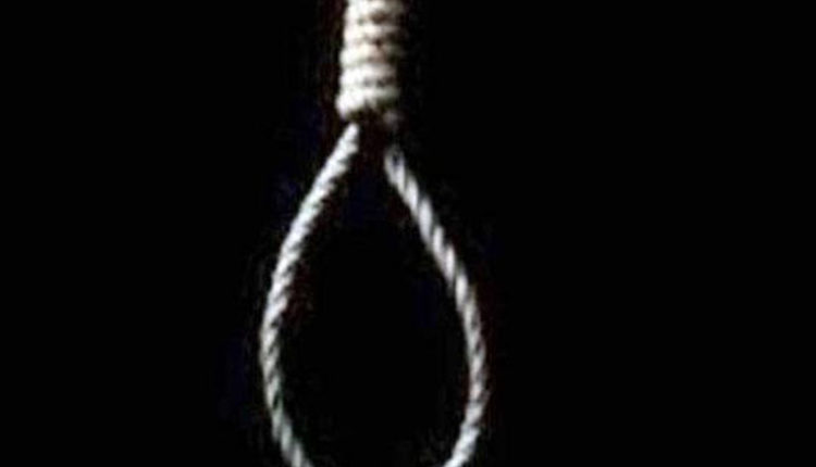 छात्र की 15 दिन बाद होनी थी शादी, प्रेमिका संग फंदे पर लटक कर दी जान छात्र की 15 दिन बाद होनी थी शादी, प्रेमिका संग फंदे पर लटक कर दी जान