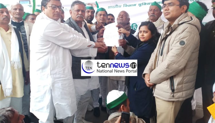 किसानों ने अपनी माँगों को लेकर ग्रेटर नोएडा में निकाला मार्च , किया प्रदर्शन