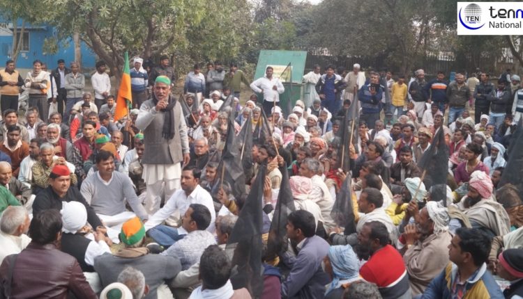 जेवर एयरपोर्ट किसान संघर्ष समिति का काफिला पहुंचा डीएम कार्यालय, धारा-19 में आपत्ति कराई दर्ज