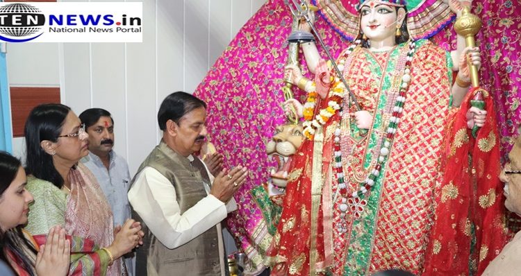 Union Minister Dr. Mahesh Sharma performs Pooja Archana before filing his nominations | Ten News | Noida