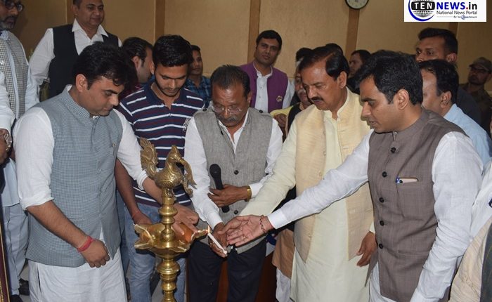 उत्तर प्रदेश उद्योग व्यापार प्रतिनिधि मंडल द्वारा नोएडा में किया गया व्यापारी बैठक का आयोजन, केंद्रीय मंत्री के सामने रखी समस्याए